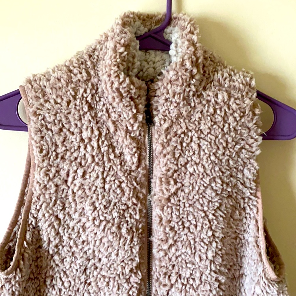 Thread + Supply Vest - Picture 2 of 5